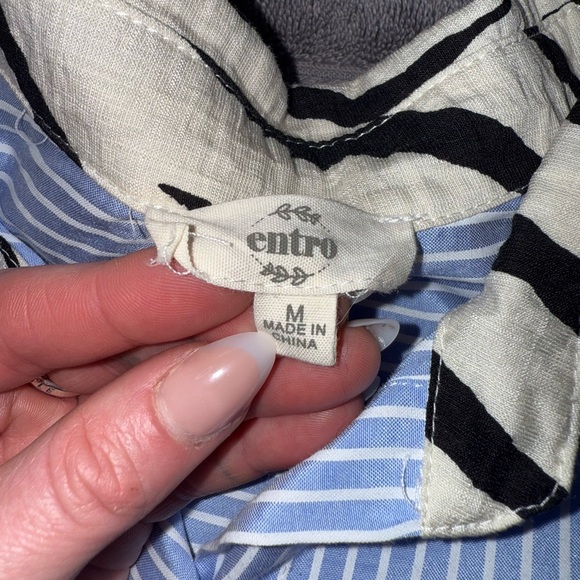 Entro “Wild Out Here” Women’s Button-Up Blouse Like New Size M - Picture 2 of 9